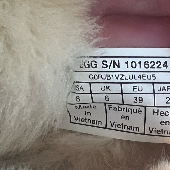 UGG Women Shearling Lined Boots - Picture 5 of 7